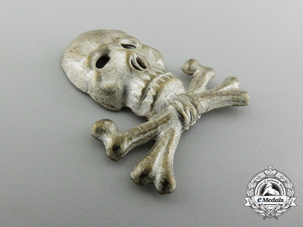 a_braunschweiger_totenkopf(_skull)_officer’s_cap_insignia_for_the_infantry_regiment_nr.92_or_hussars17_d_2817