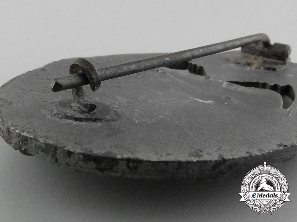 a_silver_grade_tank_badge_by_e._f._wiedmann_d_2837