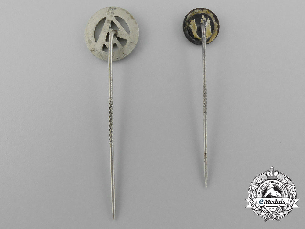a_lot_of_two_sa_stick_pins_d_2960_1