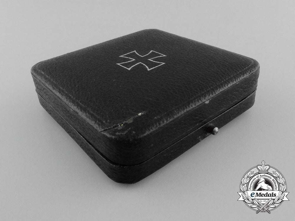 a_case_to_the_iron_cross_first_class1939_d_3379