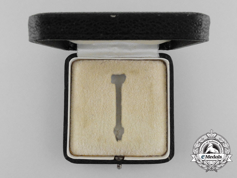 a_case_to_the_iron_cross_first_class1939_d_3381