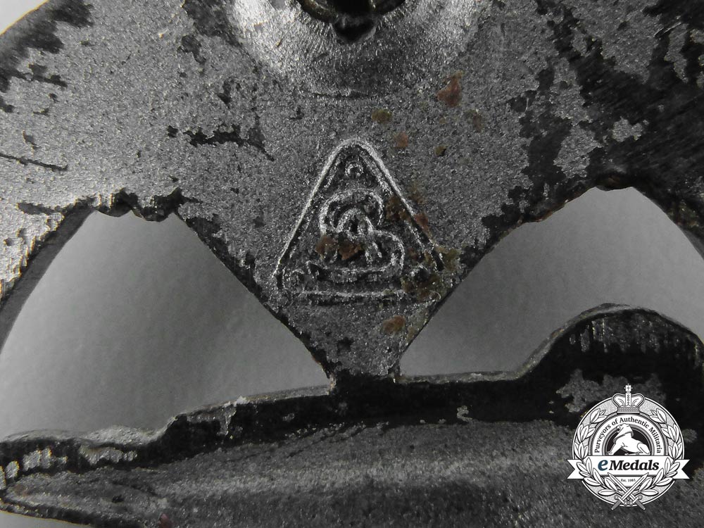 a_fine_silver_grade_tank_battle_badge_by_adolf_scholze_d_3518_1