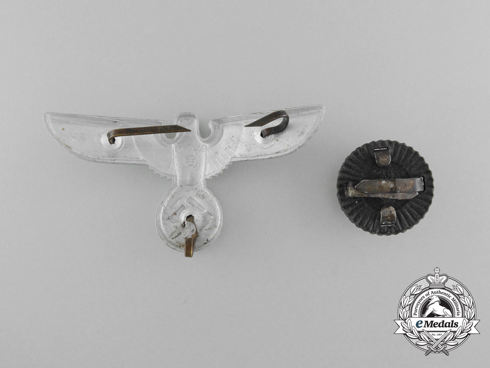 two_sa/_political_cap_insignia_d_3563