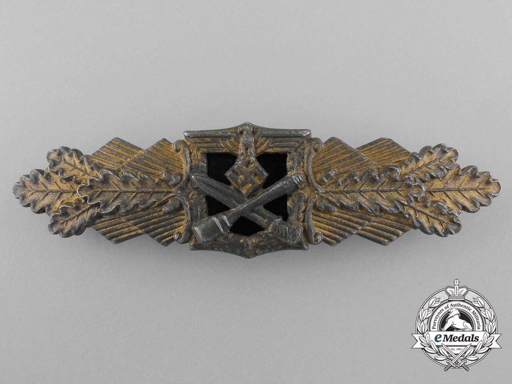 a_gold_grade_close_combat_clasp_d_3571_1