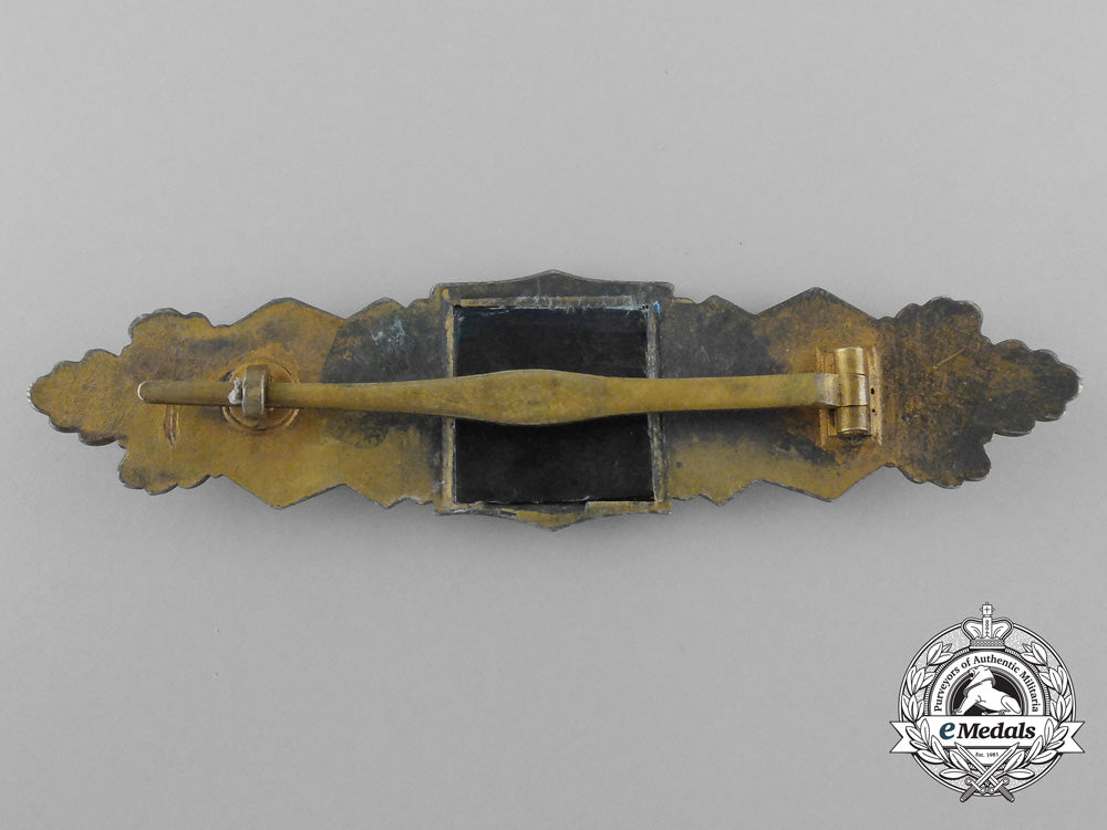 a_gold_grade_close_combat_clasp_d_3573_1