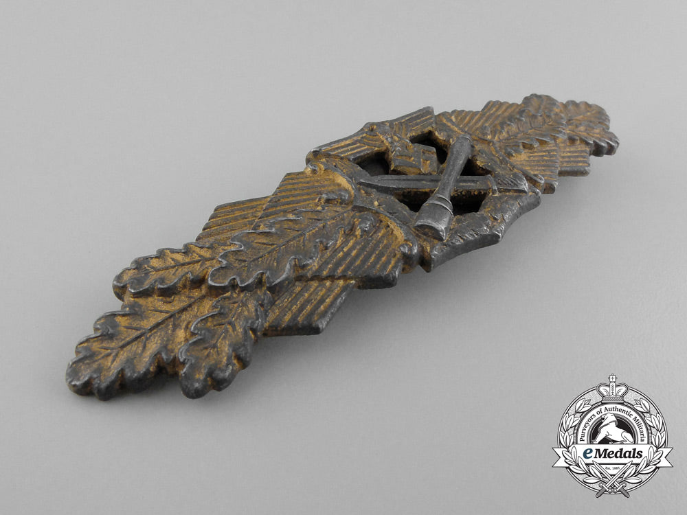 a_gold_grade_close_combat_clasp_d_3574_1