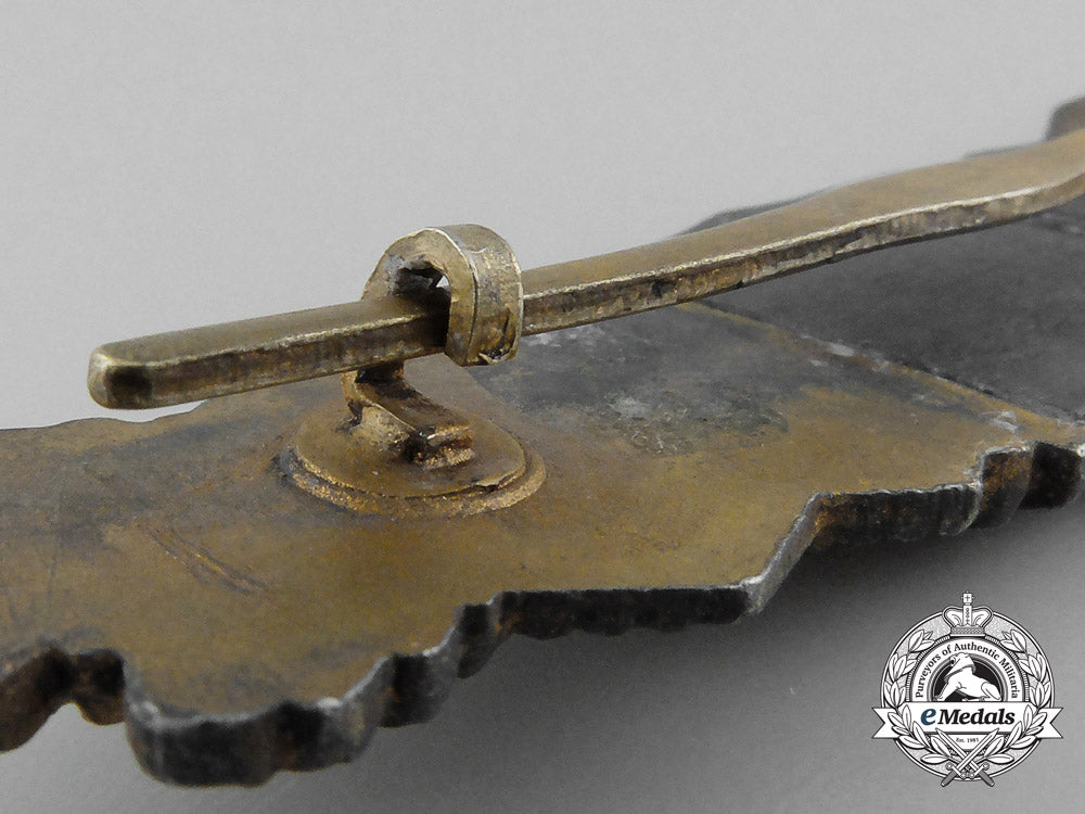 a_gold_grade_close_combat_clasp_d_3576_1