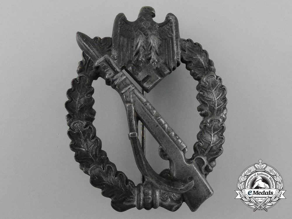 a_silver_grade_infantry_assault_badge_d_3578_1