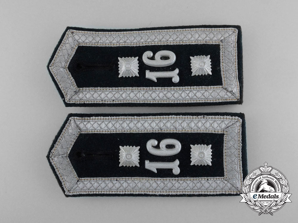 an_early_pair_of_wehrmacht_sergeant_shoulder_boards_d_3757_1