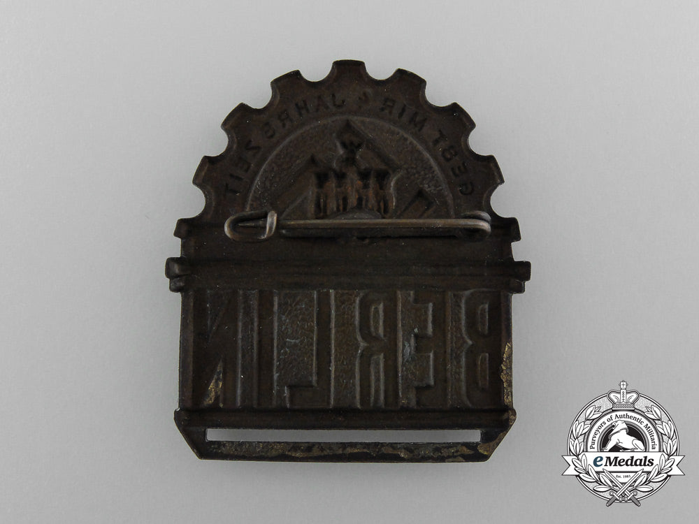 a_berlin“4_year_promise”_badge_d_3894