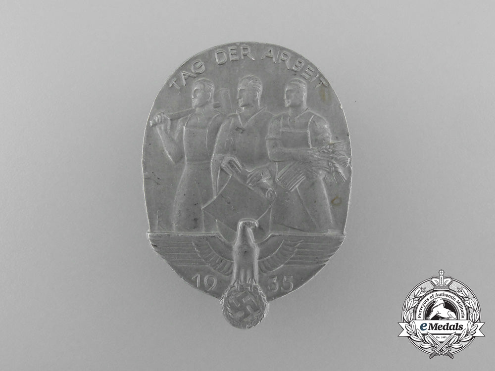a1935_day_of_labour_badge_by_deschler&_soh_d_3897