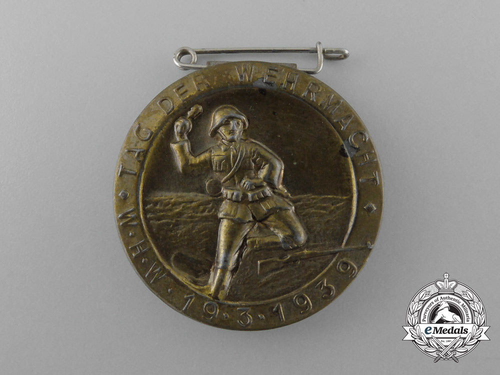 a1939_winter_aid_of_the_german_people“_day_of_the_wehrmacht”_badge_d_3984_1