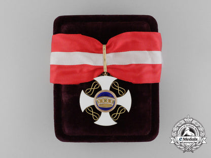 italy,_kingdom._an_order_of_the_crown_in_gold,_commander_with_case,_c.1925_d_4172_1_1_1_1_1_1