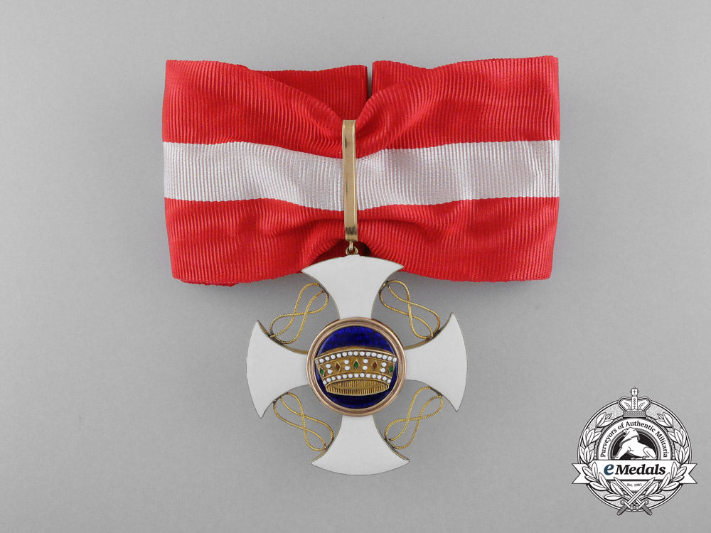 italy,_kingdom._an_order_of_the_crown_in_gold,_commander_with_case,_c.1925_d_4175_1_1_1_1_1_1
