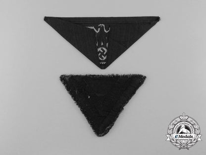 a_lot_of_two_wehrmacht_heer(_army)_uniform_insignia_d_4229_1