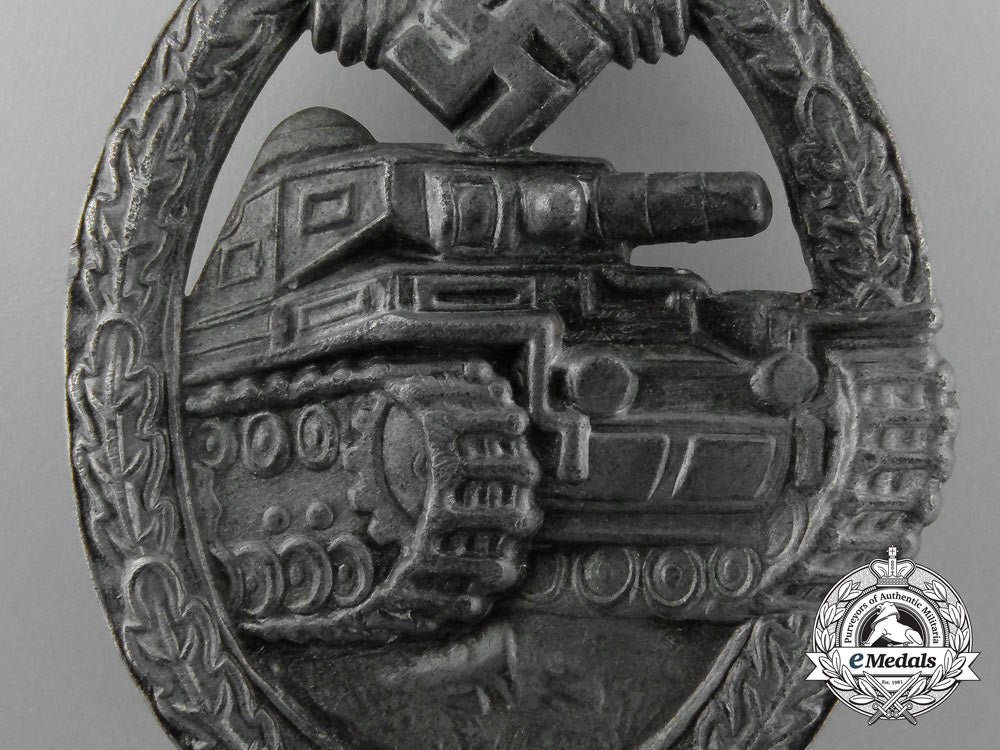 a_silver_grade_tank_badge;_hollow_version_d_4656_1