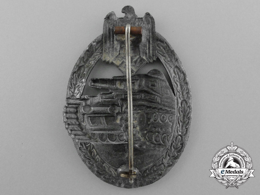 a_silver_grade_tank_badge;_hollow_version_d_4657_1