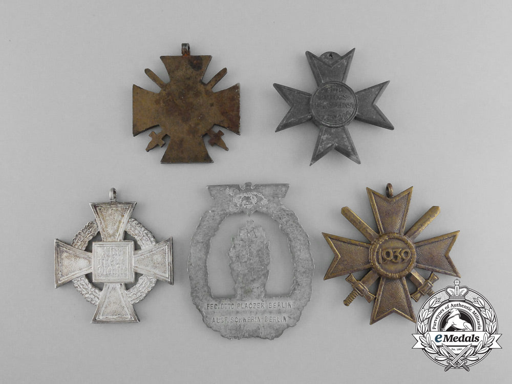 a_lot_of_five_awards,_medals,_and_decorations_d_4795_1