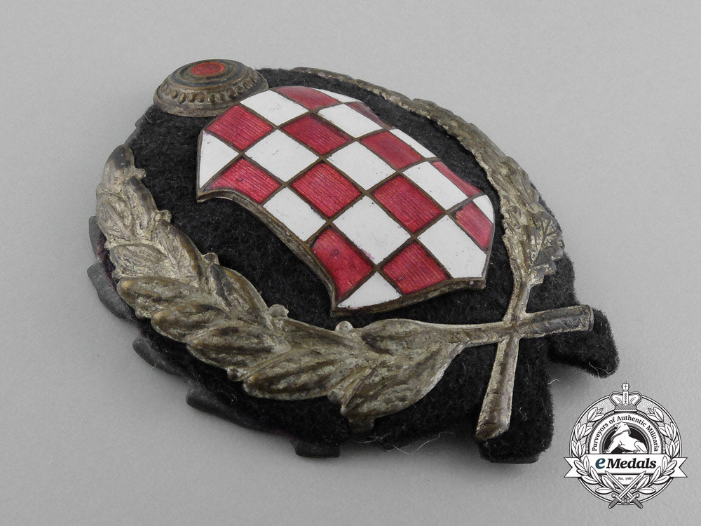 a_croatian_army_and_police_officer's_cap_badge_d_5074_1