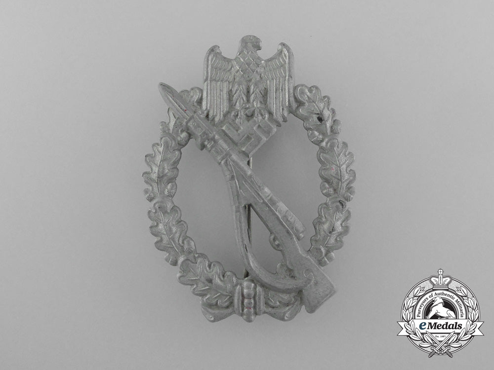 an_early_hollow-_version_infantry_assault_badge;_silver_grade_d_5316