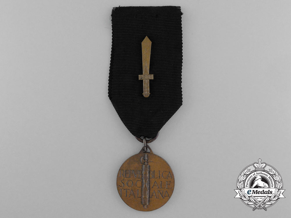 an_italian_tenth_anniversary_commemorative_bronze_grade_medal_of_the_end_of_the_italian_social_republic_d_5387