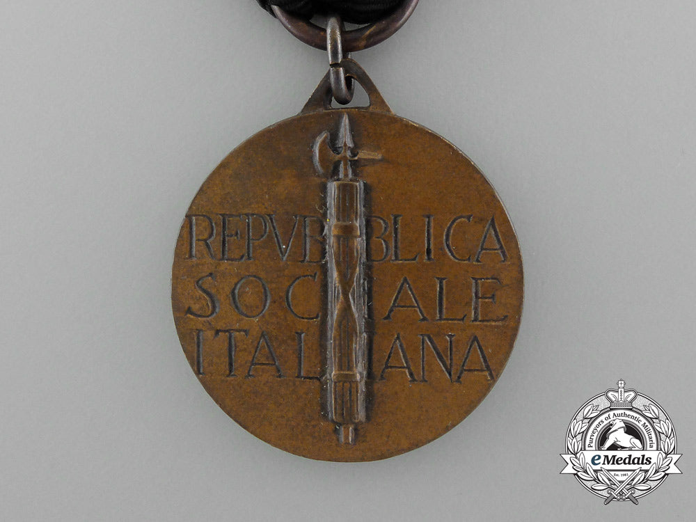 an_italian_tenth_anniversary_commemorative_bronze_grade_medal_of_the_end_of_the_italian_social_republic_d_5388
