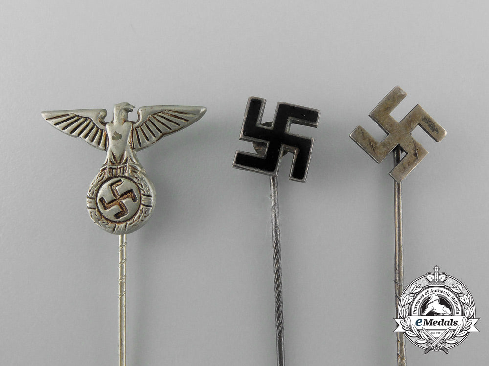 a_lot_of_three_nsdap_supporters_stick_pins_d_5391_1