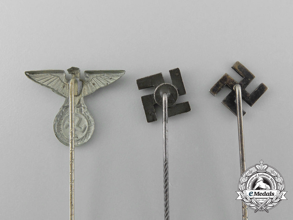 a_lot_of_three_nsdap_supporters_stick_pins_d_5392_1