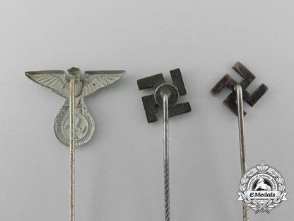 a_lot_of_three_nsdap_supporters_stick_pins_d_5392_1