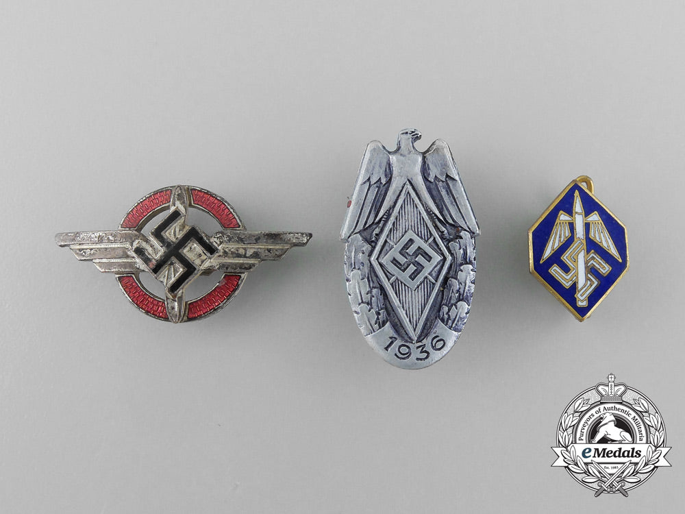 a_lot_of_three_third_reich_period_badges_d_5616_1