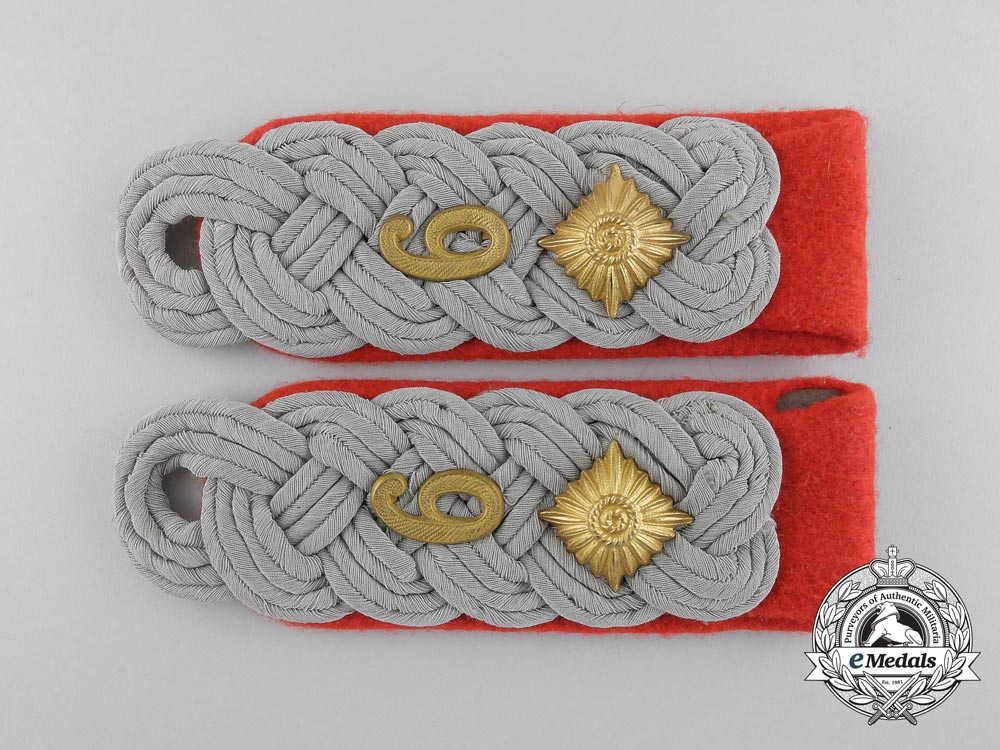 a_grouping_of_wehrmacht_artillery_insignia_d_5661_1