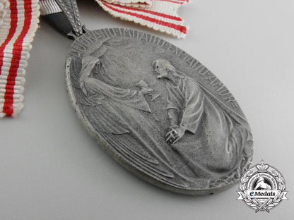 austria,_empire._a_medal_of_honour_for_catholic_nuns_in_the_hospital_service1915,_cased_d_5704