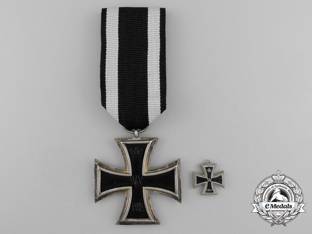 an_iron_cross1914_second_class_by_the_königliches_münzamt_of_berlin_with_miniature_d_5705_1