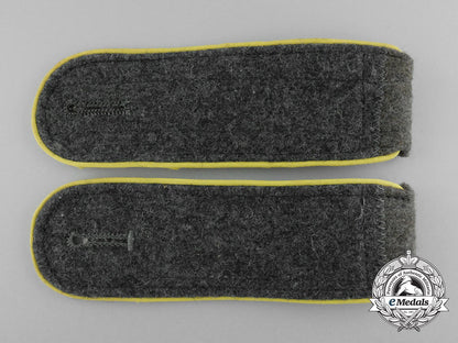 a_mint_pair_of_wehrmacht_signals_enlisted_man’s_shoulder_boards_d_6137_1