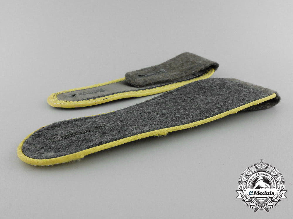 a_mint_pair_of_wehrmacht_signals_enlisted_man’s_shoulder_boards_d_6140_1