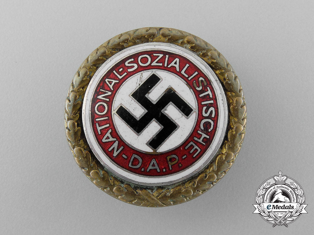 a_nsdap_golden_party_badge_by_deschler&_sohn_belonging_to_w._fritzsche;_large_version_d_6149_1