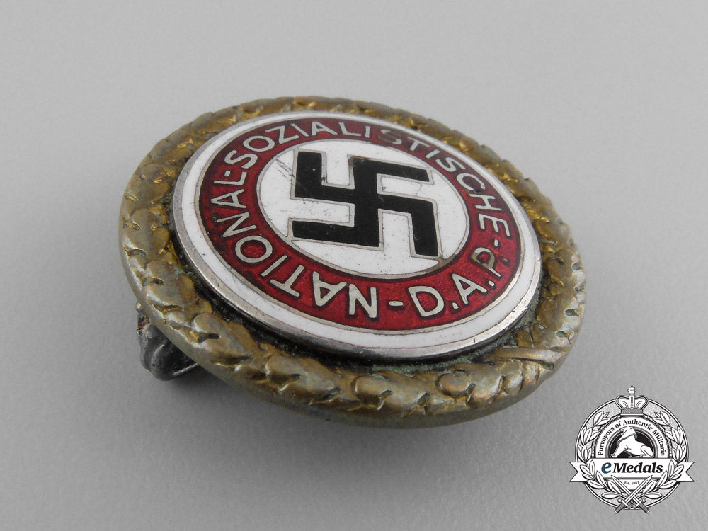 a_nsdap_golden_party_badge_by_deschler&_sohn_belonging_to_w._fritzsche;_large_version_d_6151_1