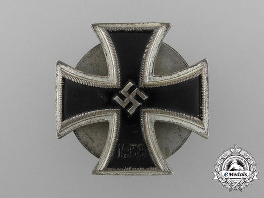 an_iron_cross_first_class1939;_unusual_schinkel_screwback_type_d_6153