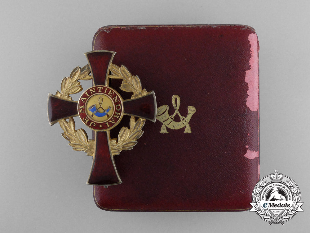 a_family_order_of_orange_officer's_cross,_type_ii(1908-1969)_with_case_d_6245