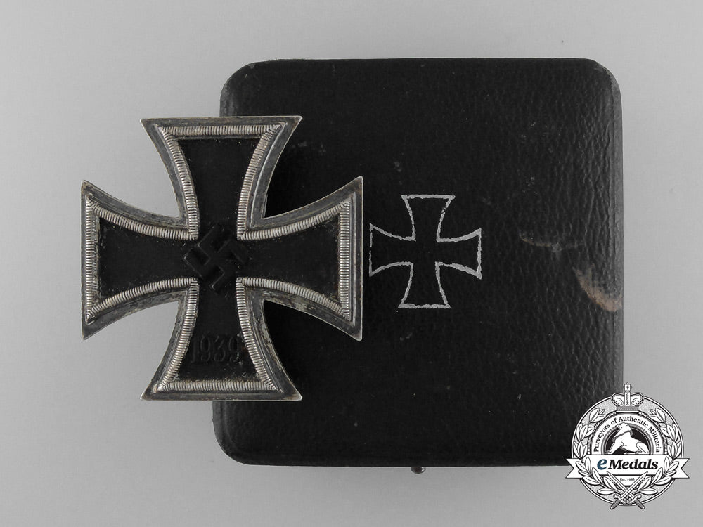 germany,_third_reich._an_iron_cross1939,_i_class_with_case,_godet_d_6304_2_1