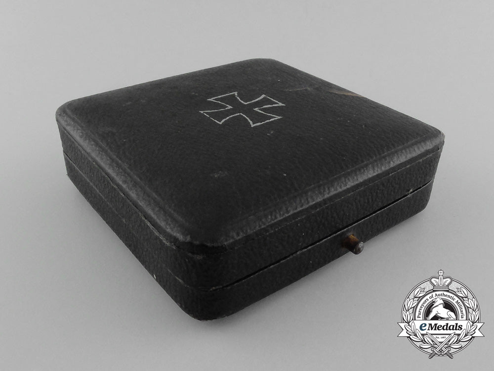 germany,_third_reich._an_iron_cross1939,_i_class_with_case,_godet_d_6305_2_1