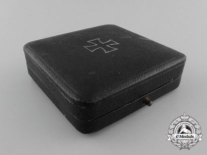 germany,_third_reich._an_iron_cross1939,_i_class_with_case,_godet_d_6305_2_1