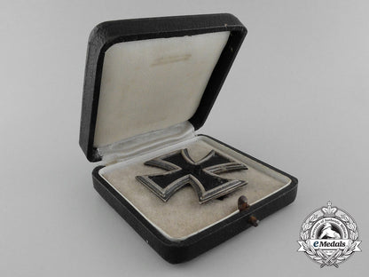 germany,_third_reich._an_iron_cross1939,_i_class_with_case,_godet_d_6306_2_1