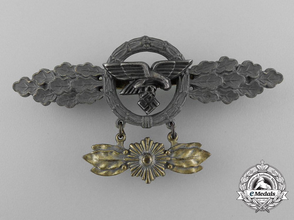 a_gold_grade_front_flying_clasp_for_transport_and_paratrooper_pilots_with_star_hanger_d_6411_1