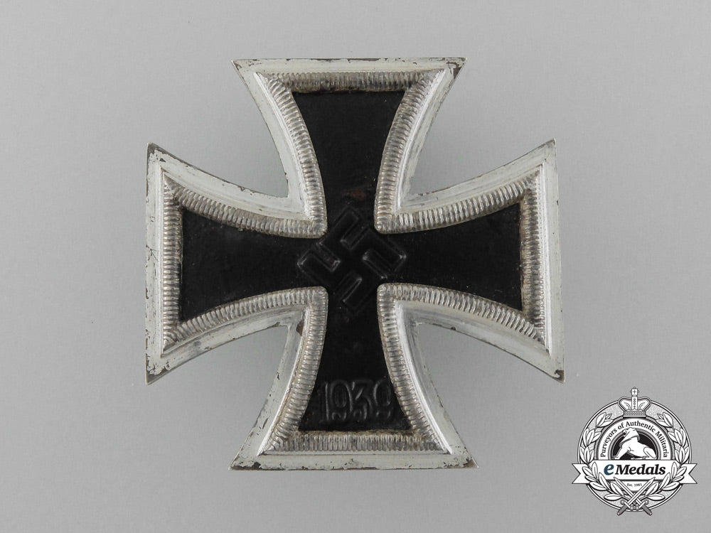 an_iron_cross1939_first_class_by_carl_wind_with_original_case_of_issue_d_6442