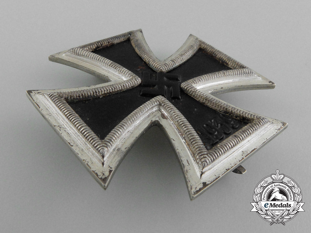 an_iron_cross1939_first_class_by_carl_wind_with_original_case_of_issue_d_6444