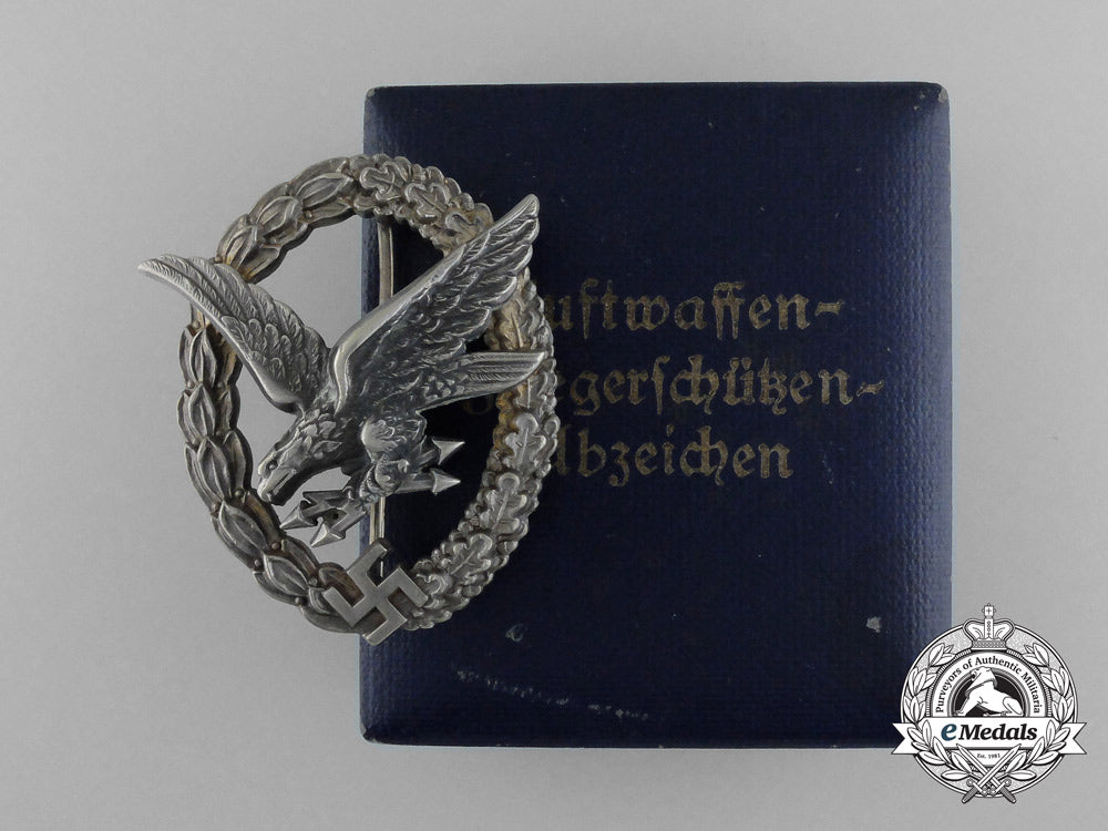a_cased_radio_operator&_air_gunner_badge_by_berg&_nolte,_lüdenscheid_d_6489