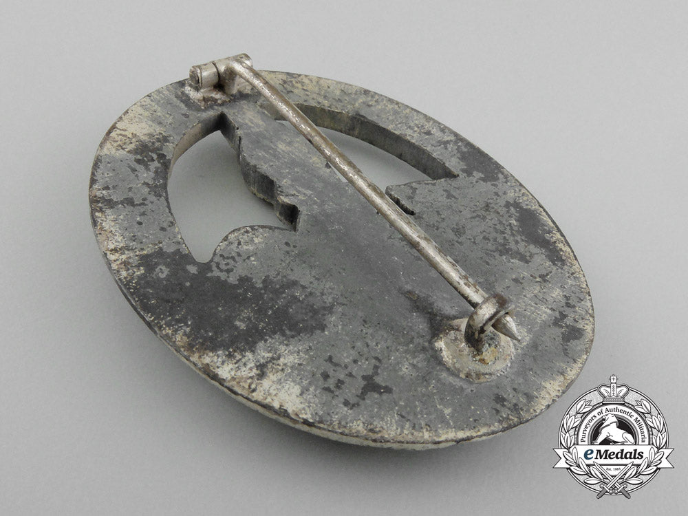 a_silver_grade_anti-_partisan_badge,_unmarked_juncker_d_6518