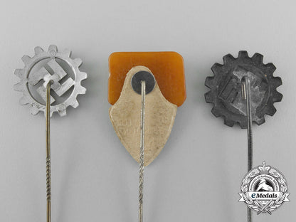 a_lot_of_three_daf_german_labour_front_stick_pins_d_6625_1