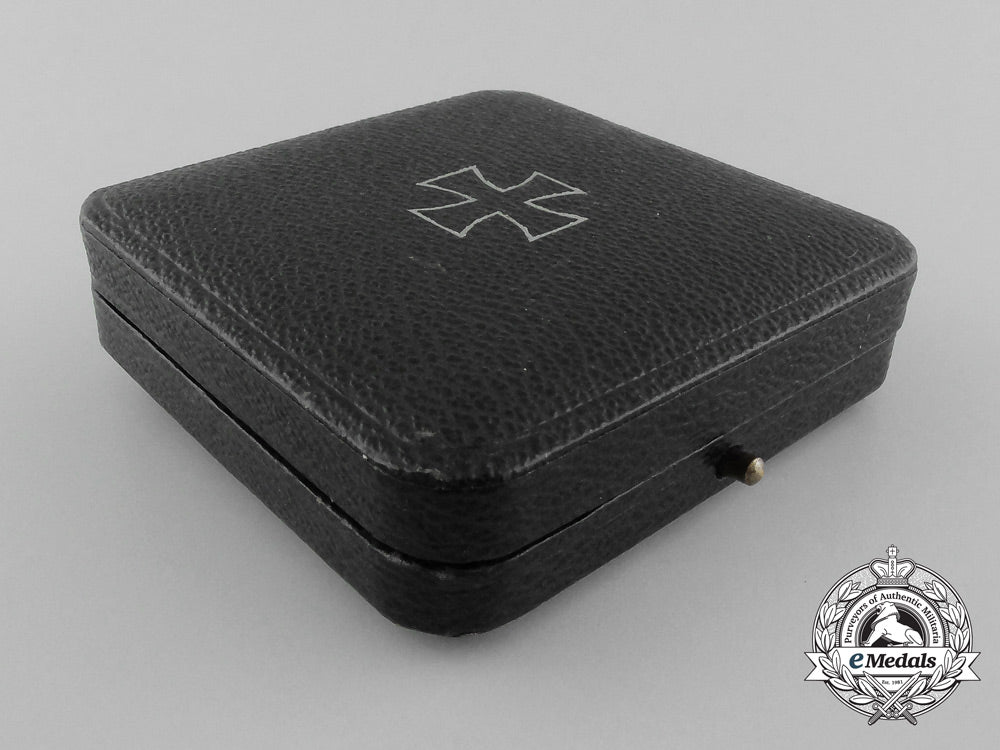 an_iron_cross_first_class1939_by_meybauer_with_case_d_6690
